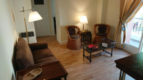 Excelente departamento con balcón a la calle sobre avenida